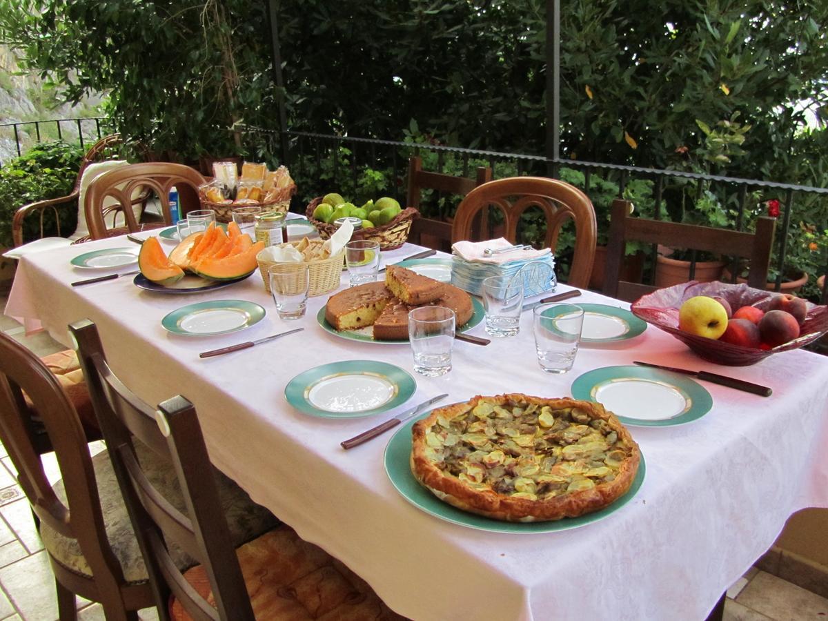 B&B Lo Sparviero Civita Exterior photo